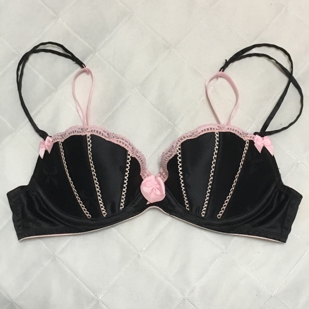 VINTAGE Victoria’s Secret Black & Pink Push-up Bra 34B - Price as low as can go
